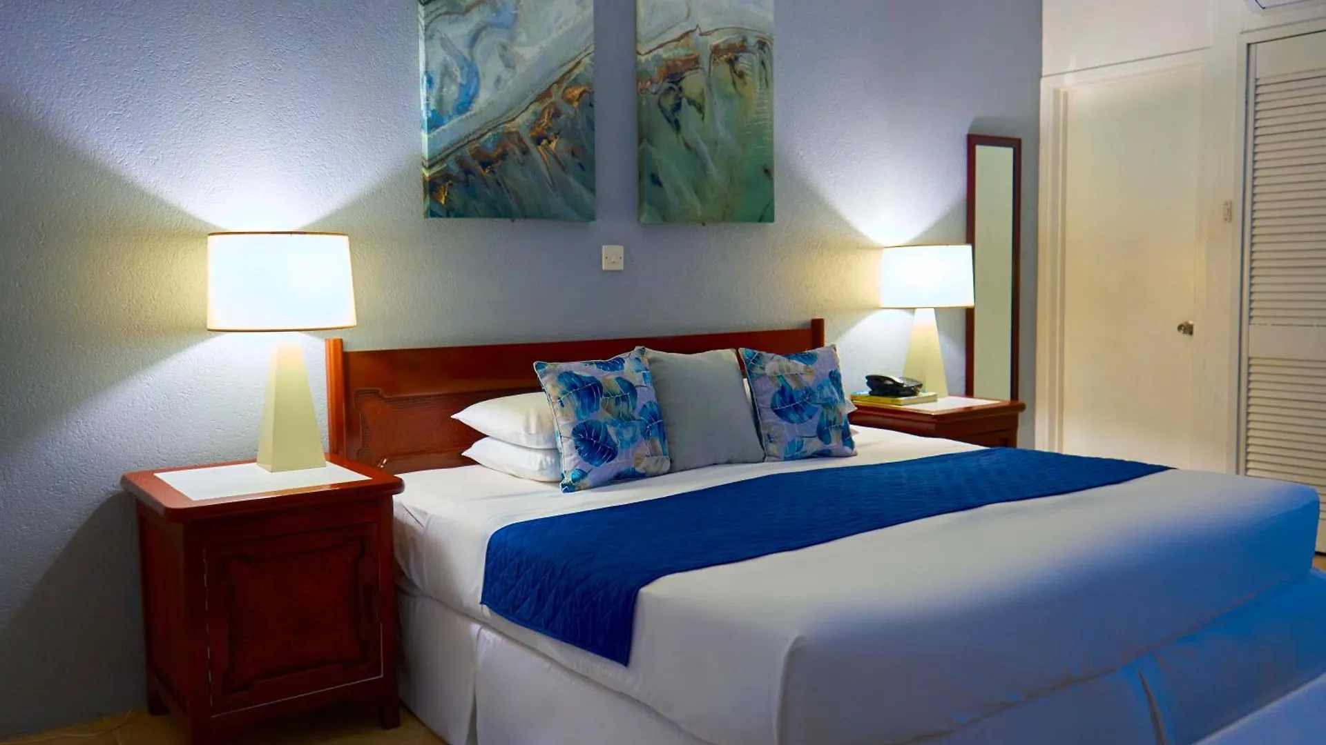 *** Aparthotel Tropical Sunset Beach Apartment Hotel Saint James Barbados
