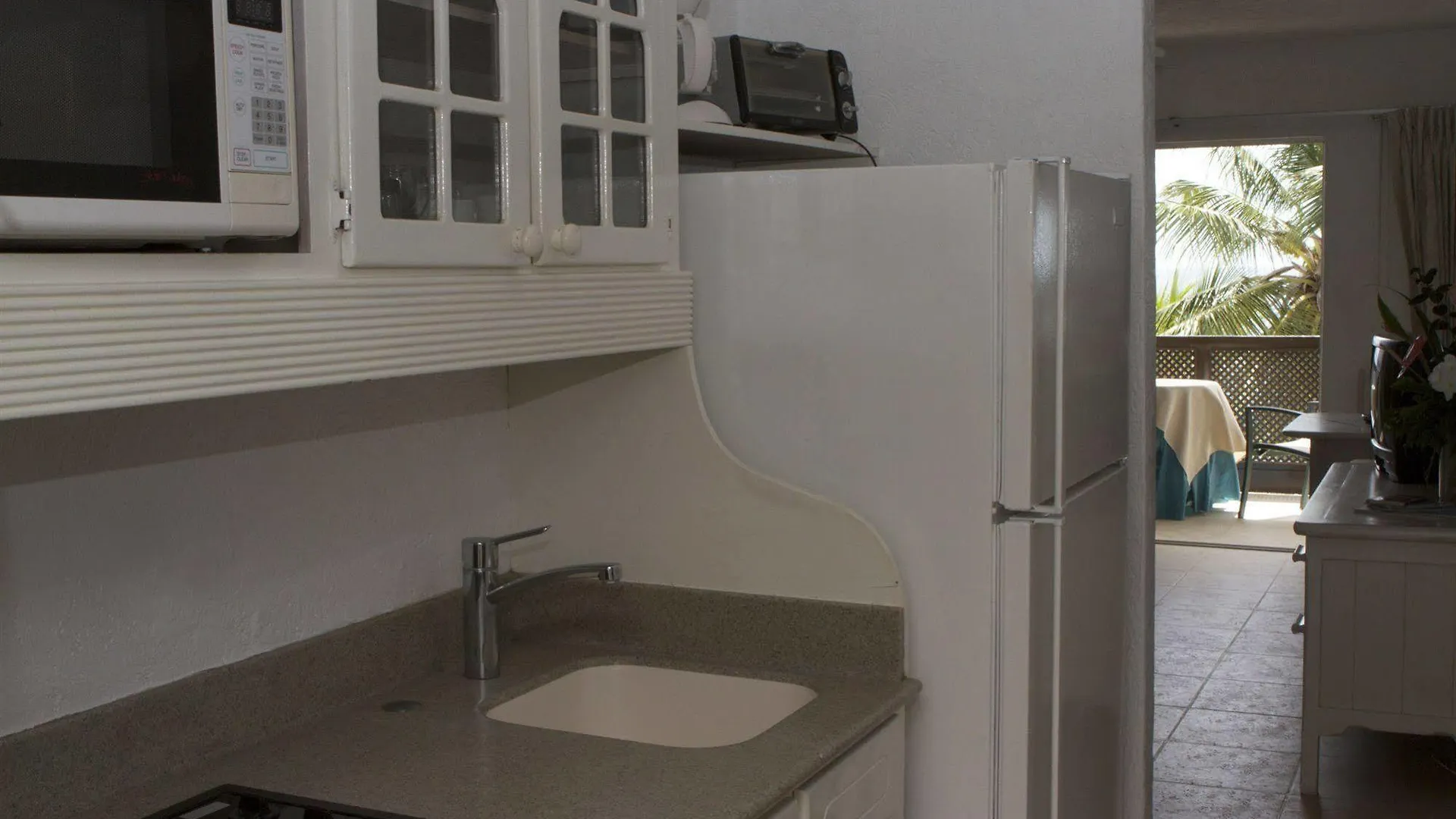 Tropical Sunset Beach Apartment Hotel Saint James