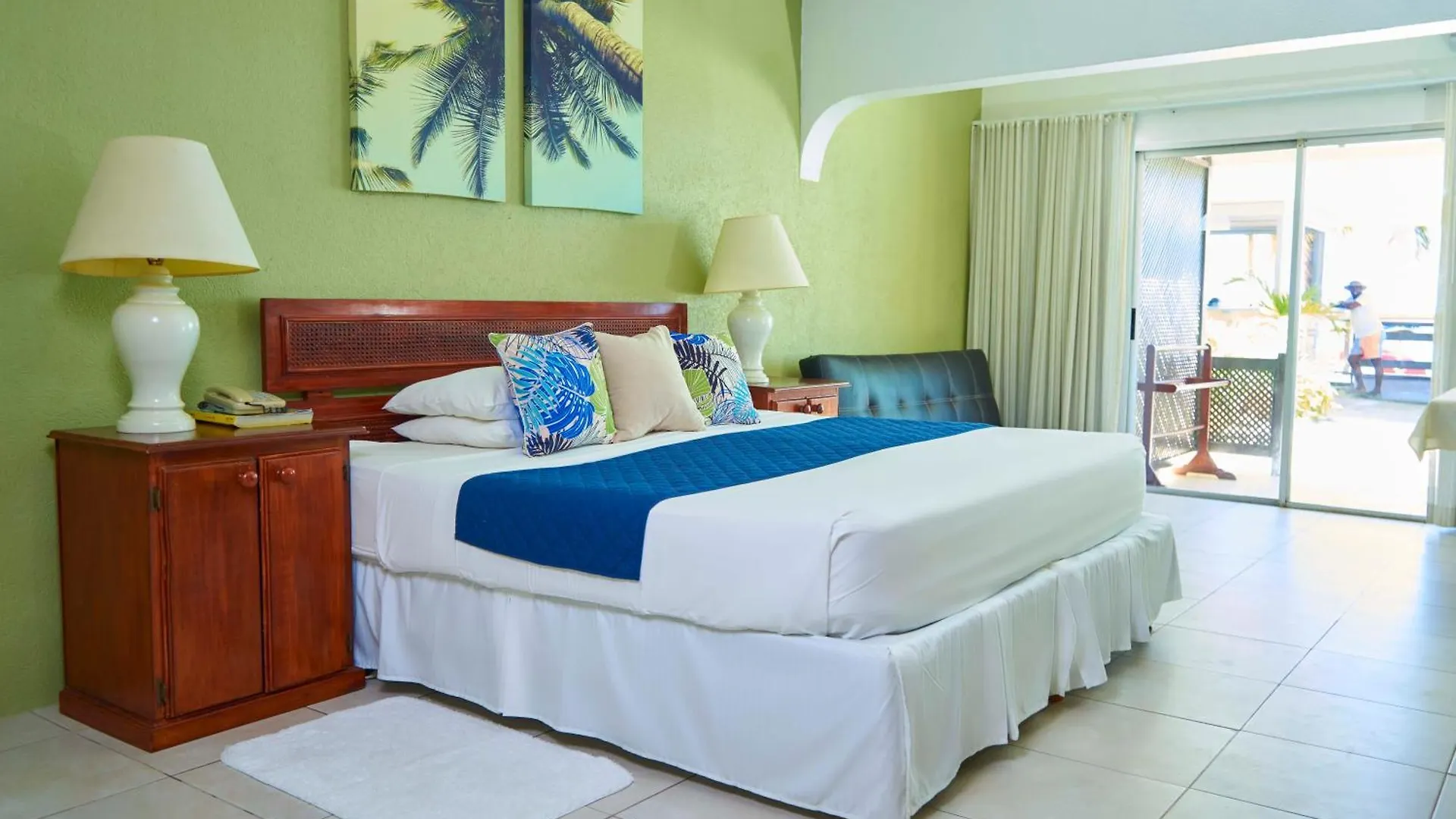 Tropical Sunset Beach Apartment Hotel Saint James Lägenhetshotell