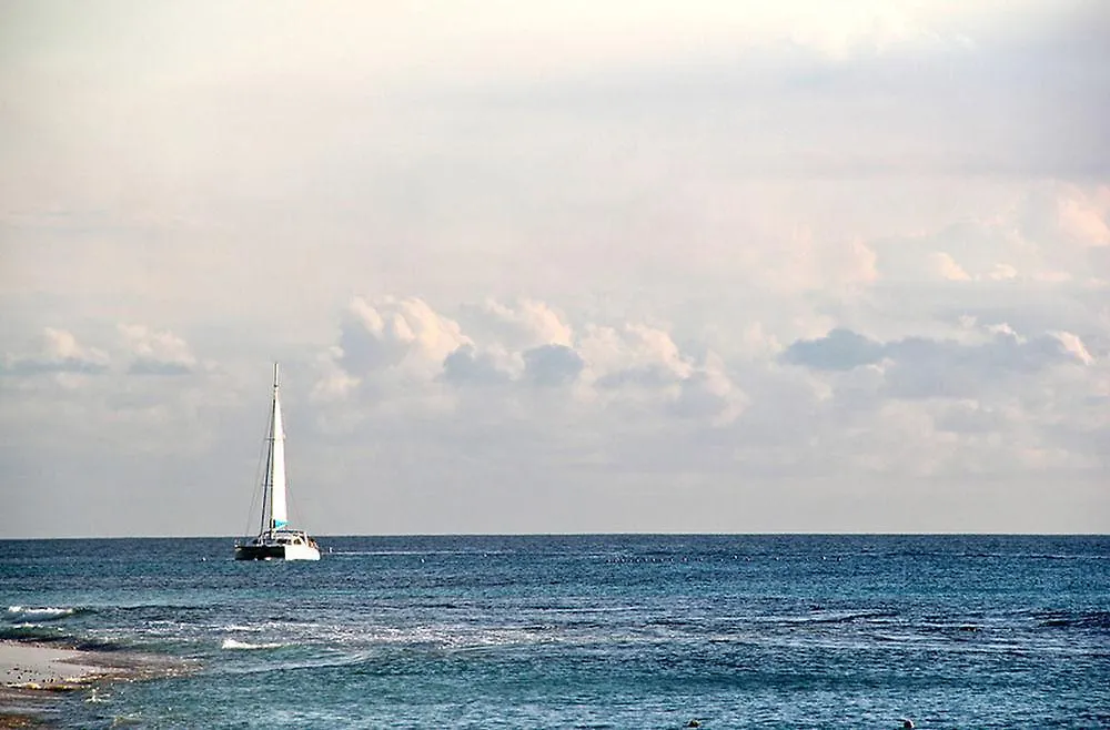 *** Lägenhetshotell Tropical Sunset Beach Apartment Hotel Saint James Barbados