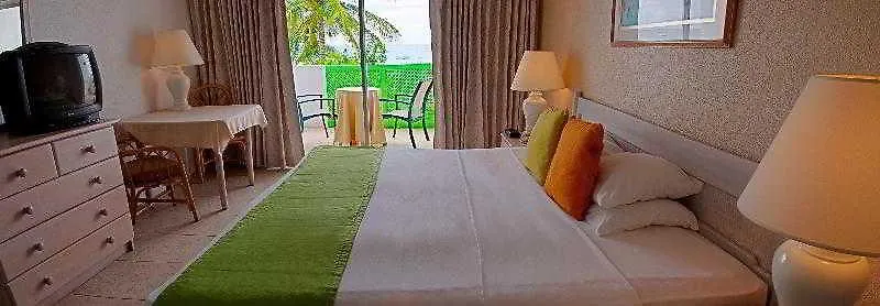 Tropical Sunset Beach Apartment Hotel Saint James