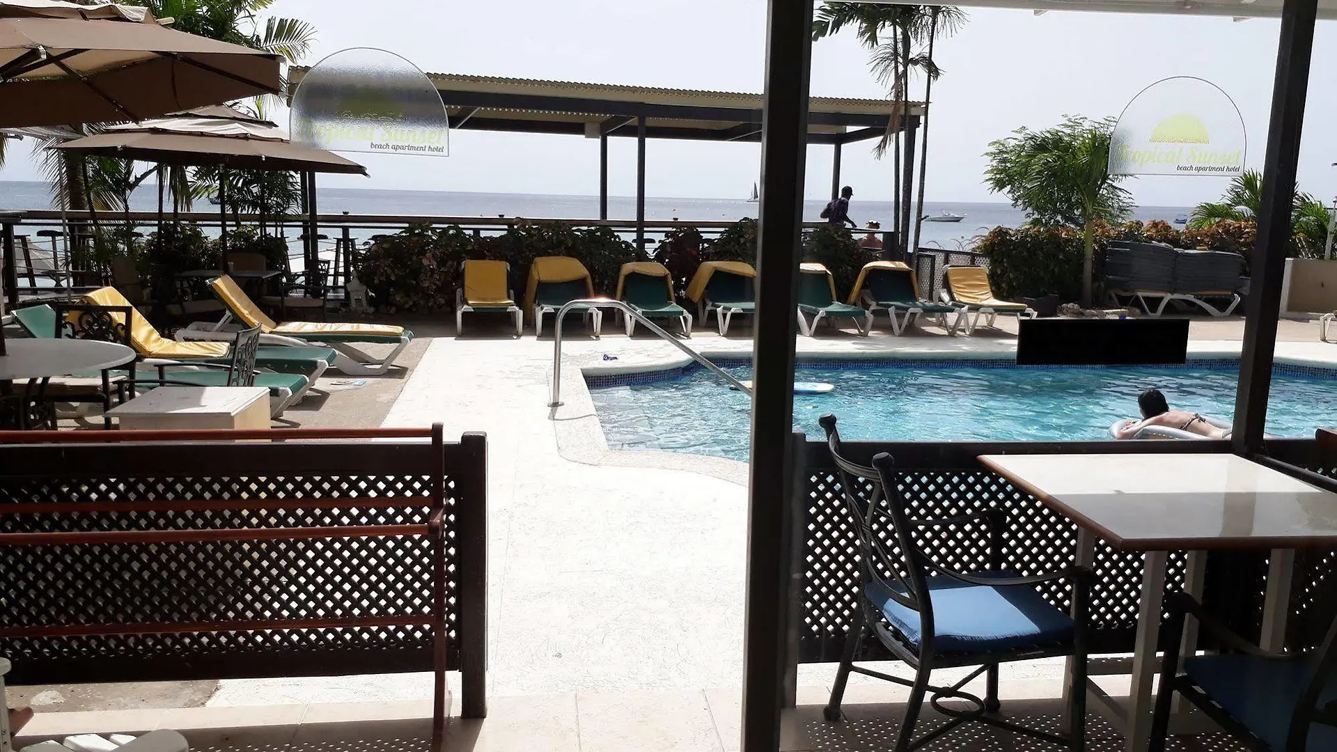 Lägenhetshotell Tropical Sunset Beach Apartment Hotel Saint James