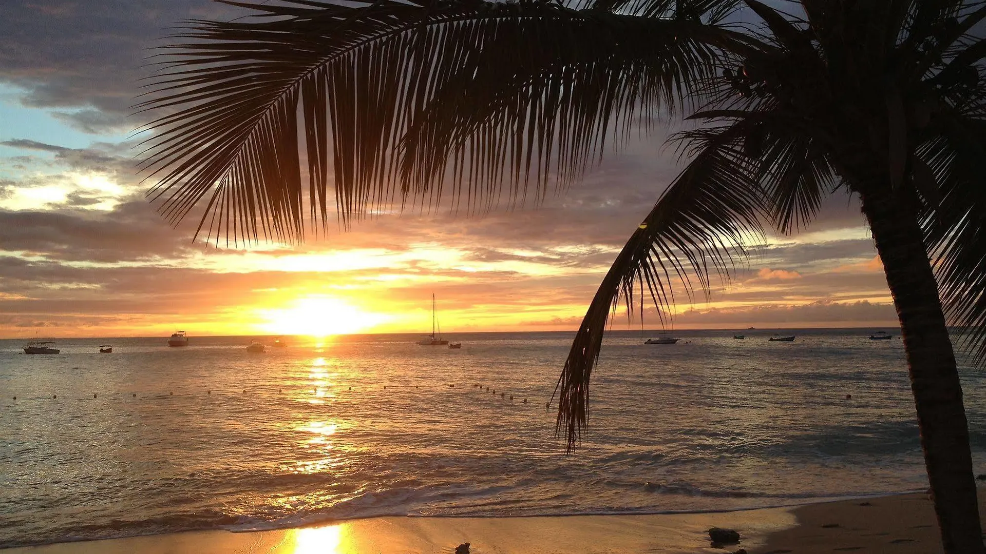 Tropical Sunset Beach Apartment Hotel Saint James 3*,