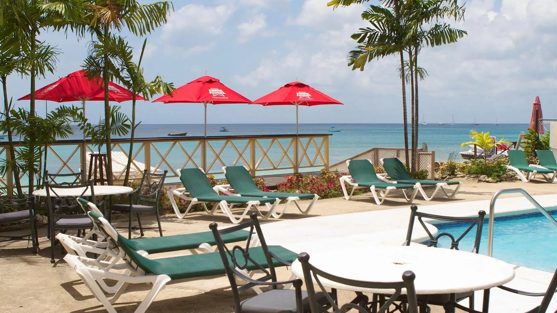 Tropical Sunset Beach Apartment Hotel Saint James